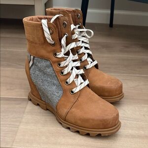 Sorel Tan & Gray Lace-Up Wedge Boots